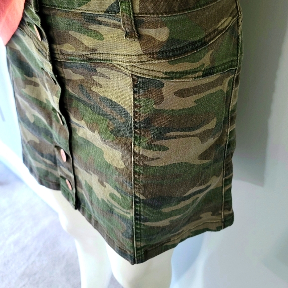 Forever 21 Camo Mini Denim Skirt Size 30